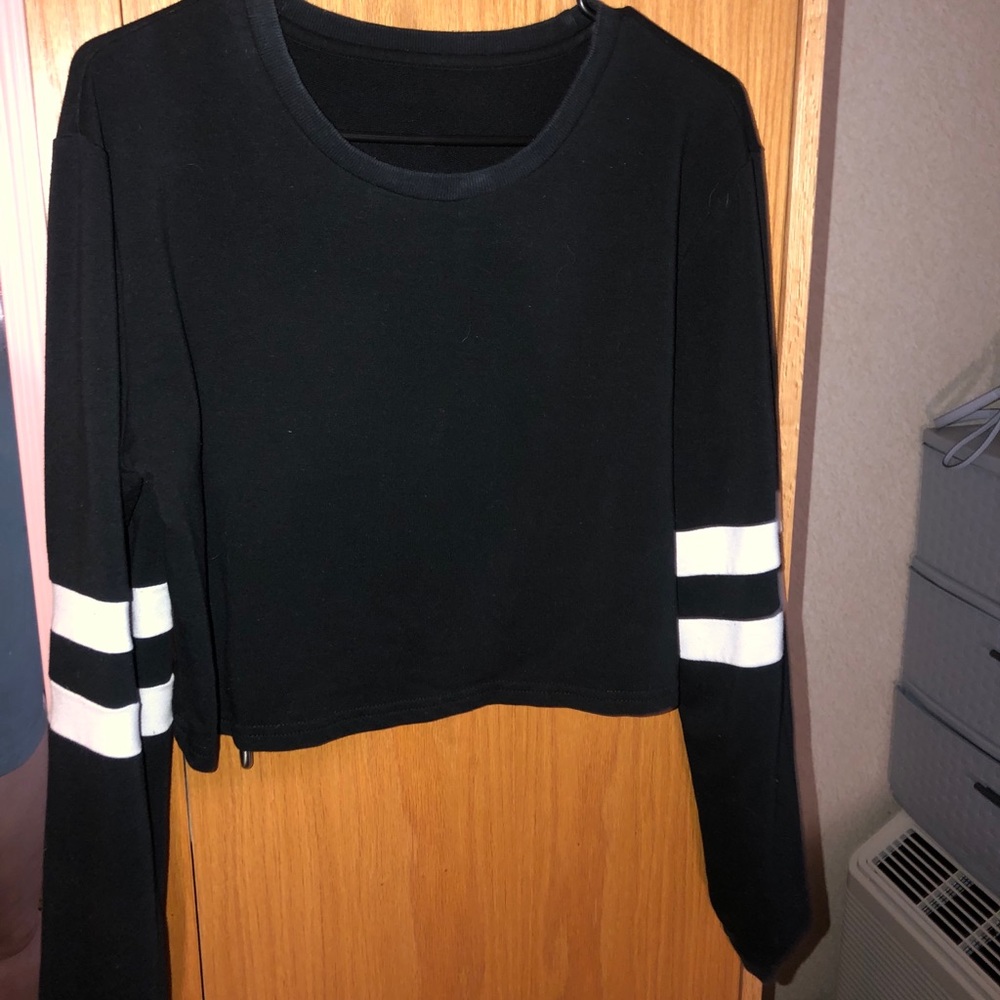 Black Cropped Long Sleeve